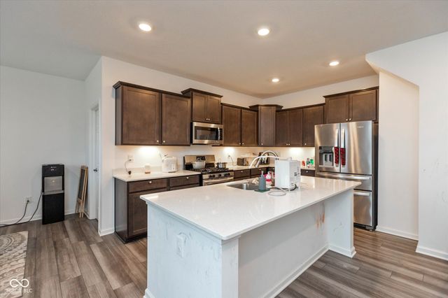 2318 Riviera Place, Greenwood, IN 46143