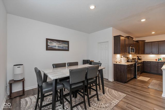 2318 Riviera Place, Greenwood, IN 46143