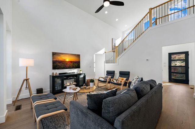 1958 Twisted Oak Road, Talking Rock, GA 30175