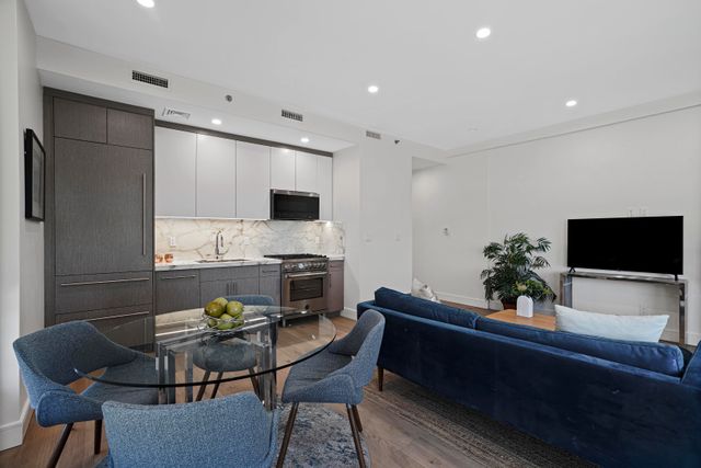 2131 Shore Blvd Unit 1F, New York City, NY 11105