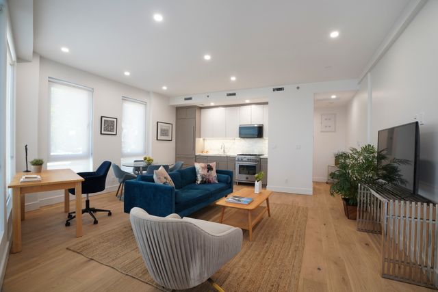 2131 Shore Blvd Unit 1F, New York City, NY 11105