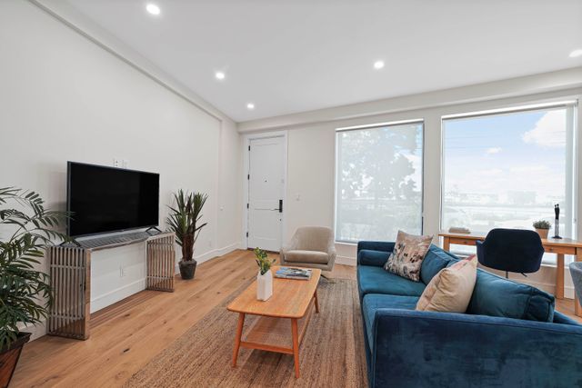 2131 Shore Blvd Unit 1F, New York City, NY 11105