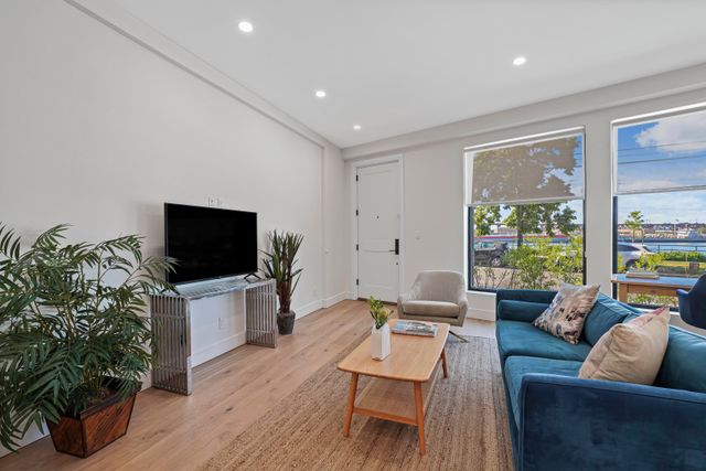 2131 Shore Blvd Unit 1F, New York City, NY 11105