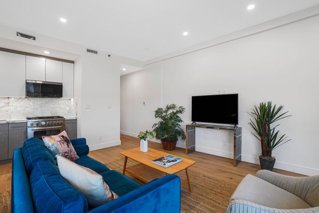2131 Shore Blvd Unit 1F, New York City, NY 11105