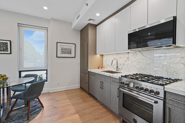 2131 Shore Blvd Unit 1F, New York City, NY 11105