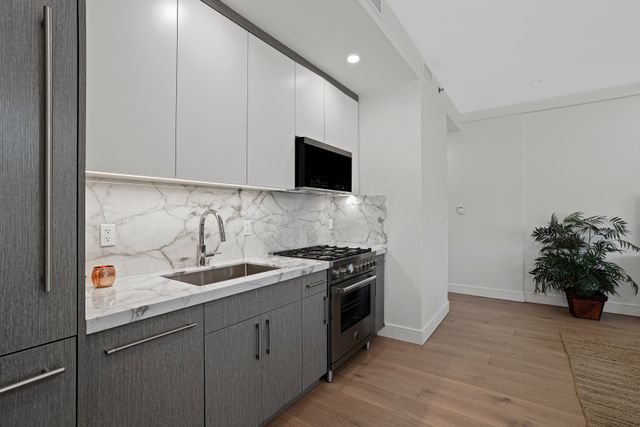 2131 Shore Blvd Unit 1F, New York City, NY 11105