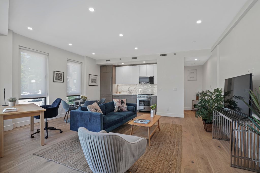2131 Shore Blvd Unit 1F, New York City, NY 11105