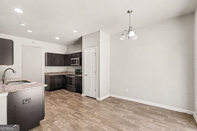 29 Hill Top Circle, Grantville, GA 30220