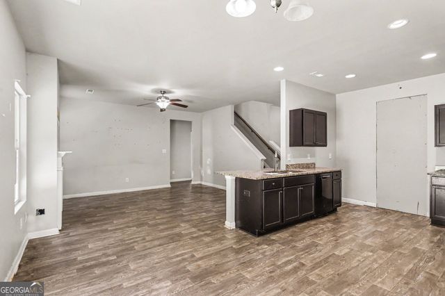 29 Hill Top Circle, Grantville, GA 30220