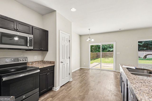 29 Hill Top Circle, Grantville, GA 30220