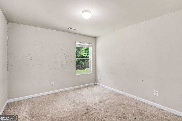 29 Hill Top Circle, Grantville, GA 30220