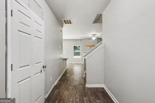 29 Hill Top Circle, Grantville, GA 30220
