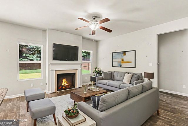 29 Hill Top Circle, Grantville, GA 30220