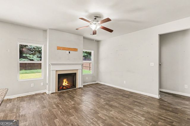 29 Hill Top Circle, Grantville, GA 30220