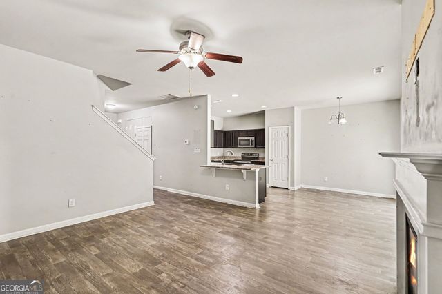 29 Hill Top Circle, Grantville, GA 30220