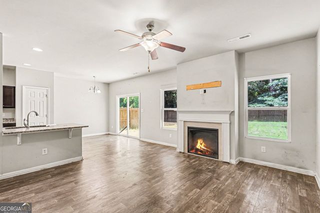 29 Hill Top Circle, Grantville, GA 30220