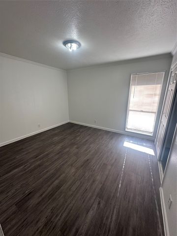 928 S Weatherred Drive, Richardson, TX 75080