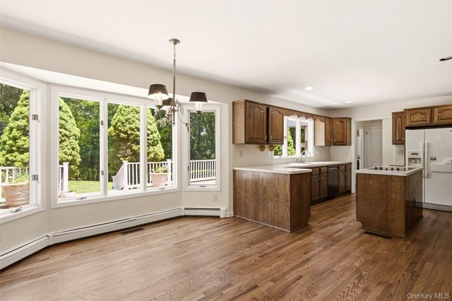 16 Old Field Lane, Mount Sinai, NY 11766