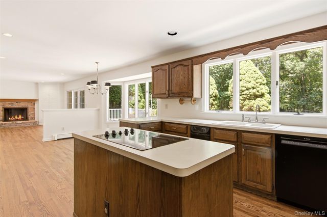 16 Old Field Lane, Mount Sinai, NY 11766