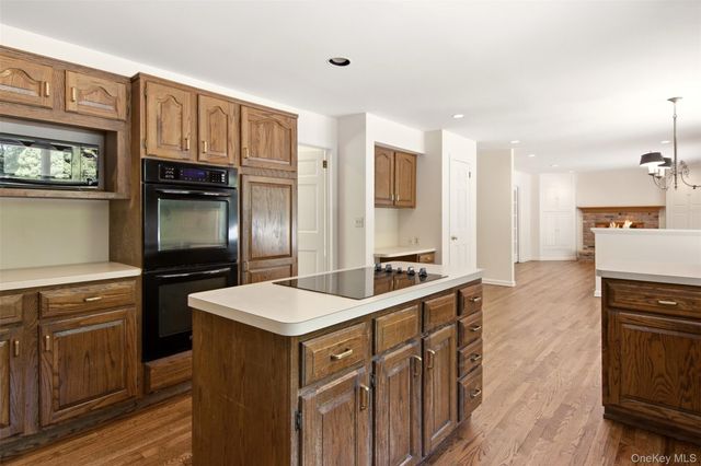 16 Old Field Lane, Mount Sinai, NY 11766