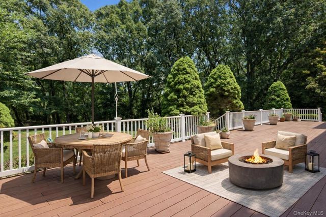 16 Old Field Lane, Mount Sinai, NY 11766