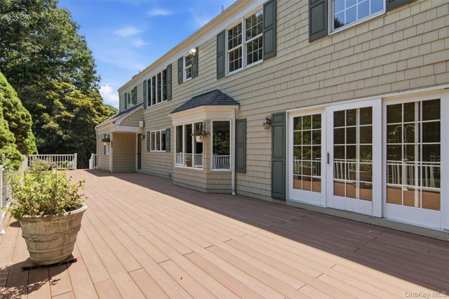 16 Old Field Lane, Mount Sinai, NY 11766