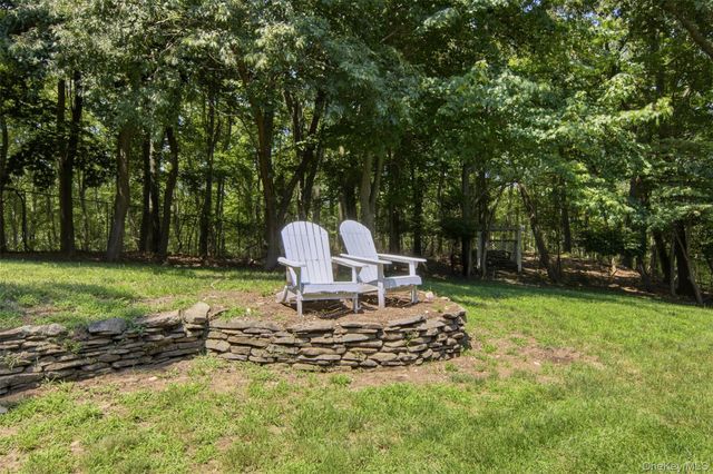 16 Old Field Lane, Mount Sinai, NY 11766