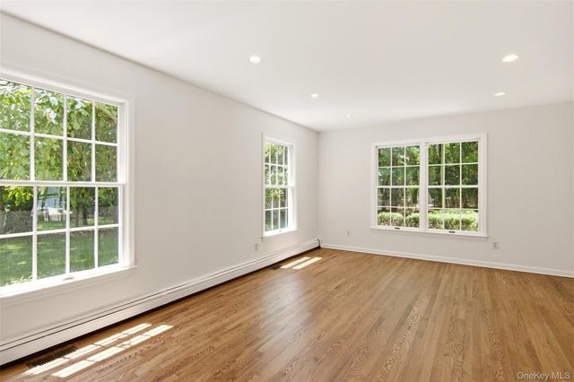 16 Old Field Lane, Mount Sinai, NY 11766