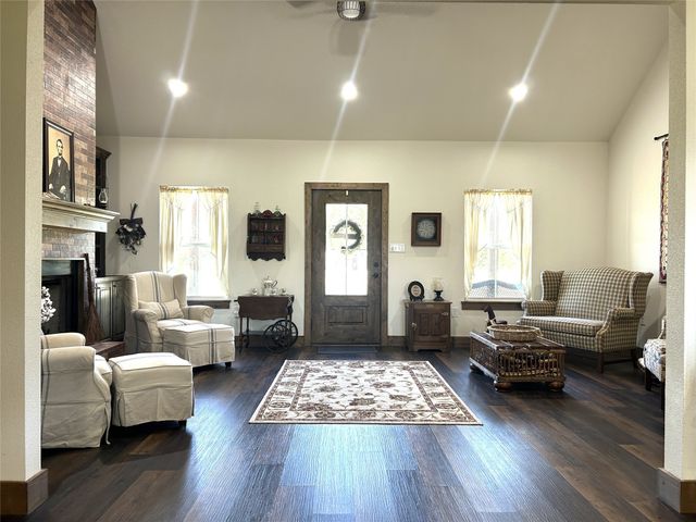 6031 County Road 401, Grandview, TX 76050