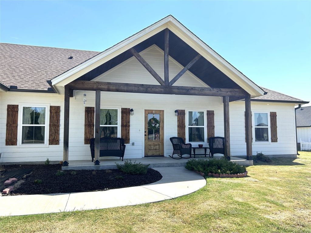6031 County Road 401, Grandview, TX 76050