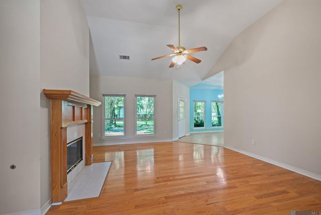 17210 Fountainbleau Dr, Prairieville, LA 70769