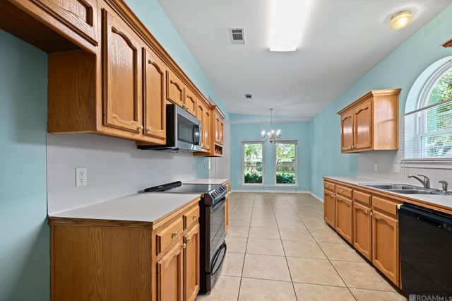 17210 Fountainbleau Dr, Prairieville, LA 70769