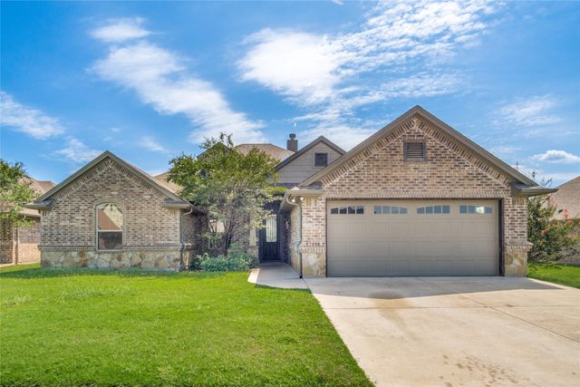 302 Oar Wood Drive, Granbury, TX 76049