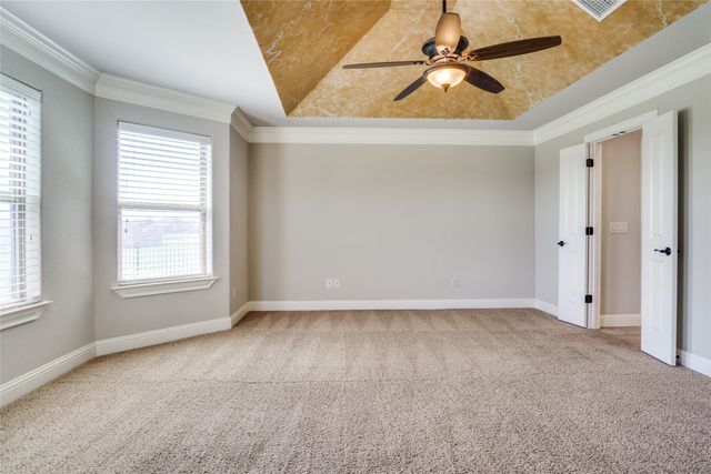 302 Oar Wood Drive, Granbury, TX 76049