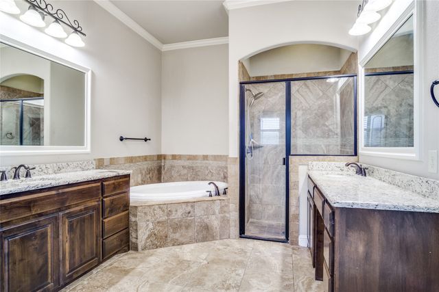 302 Oar Wood Drive, Granbury, TX 76049