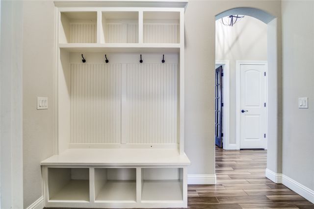 302 Oar Wood Drive, Granbury, TX 76049