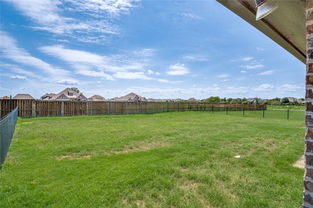 302 Oar Wood Drive, Granbury, TX 76049