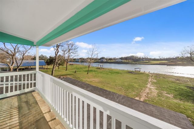 414 County Road 243, Bay City, TX 77414