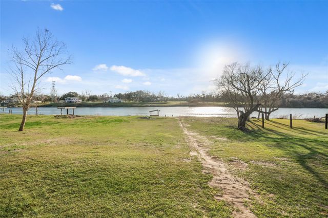 414 County Road 243, Bay City, TX 77414