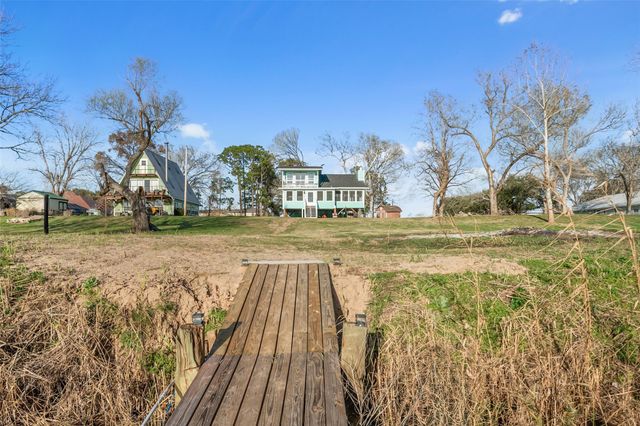 414 County Road 243, Bay City, TX 77414