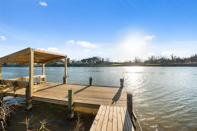 414 County Road 243, Bay City, TX 77414