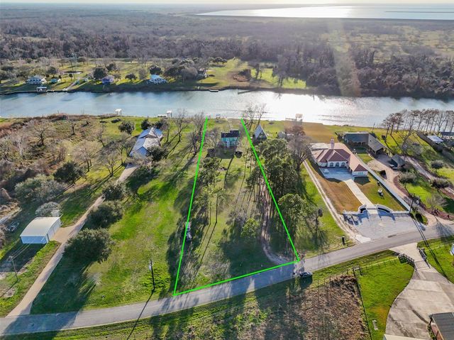 414 County Road 243, Bay City, TX 77414