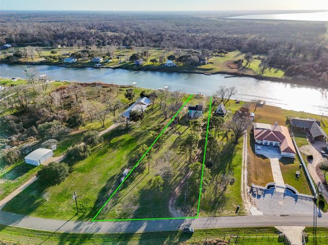 414 County Road 243, Bay City, TX 77414