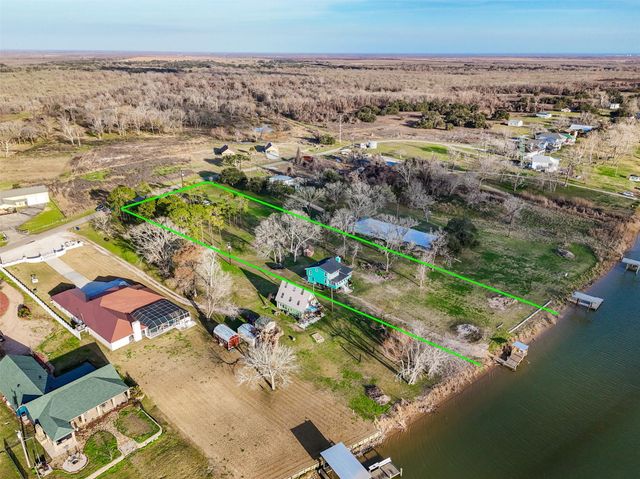 414 County Road 243, Bay City, TX 77414