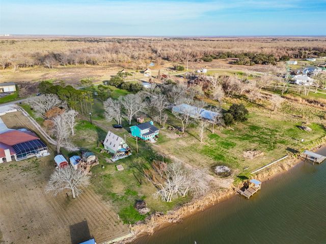 414 County Road 243, Bay City, TX 77414