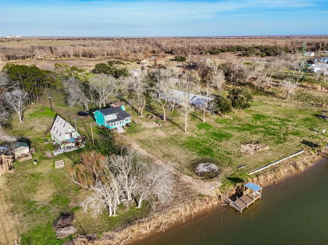 414 County Road 243, Bay City, TX 77414