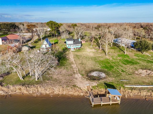 414 County Road 243, Bay City, TX 77414