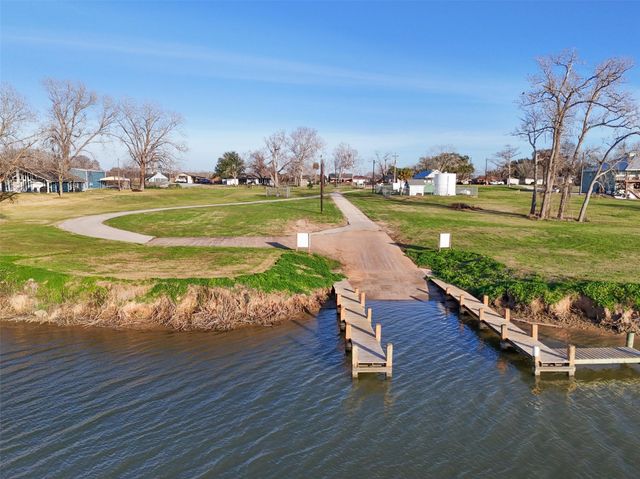 414 County Road 243, Bay City, TX 77414