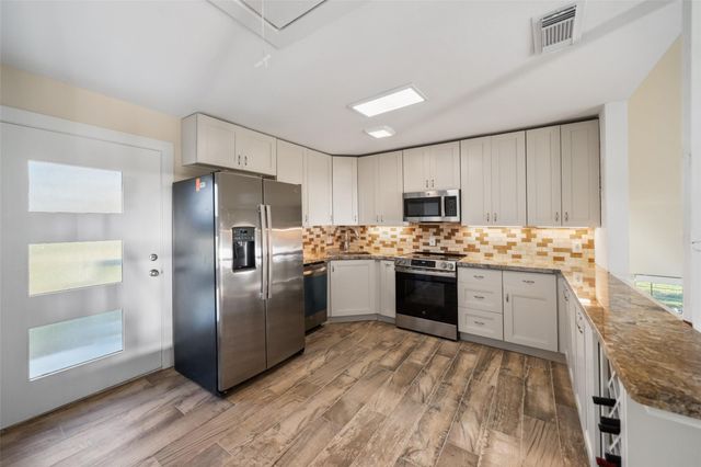 414 County Road 243, Bay City, TX 77414