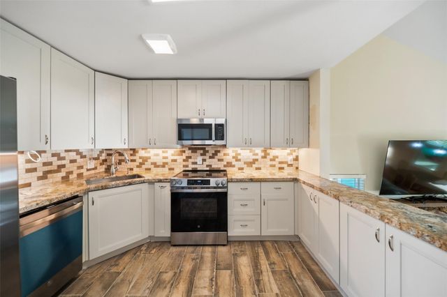 414 County Road 243, Bay City, TX 77414